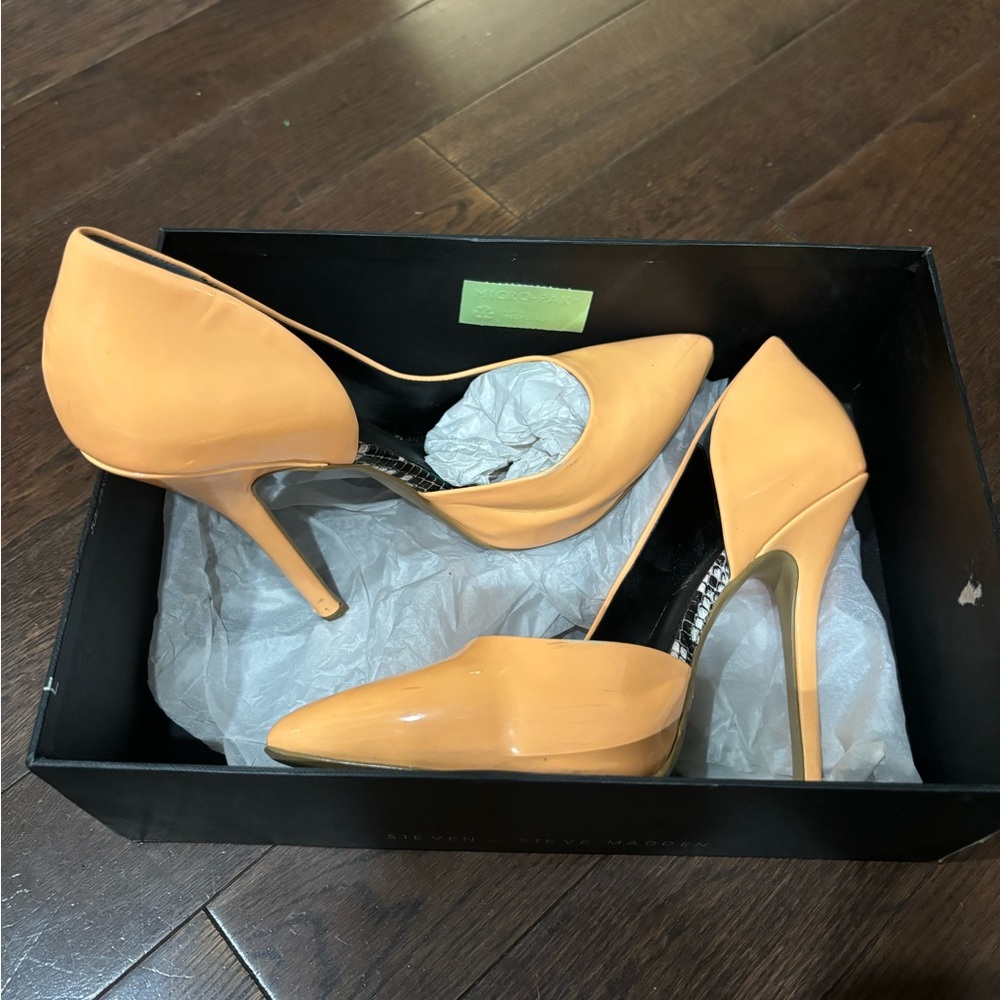 Steve Madden Newbee Coral Patent heels